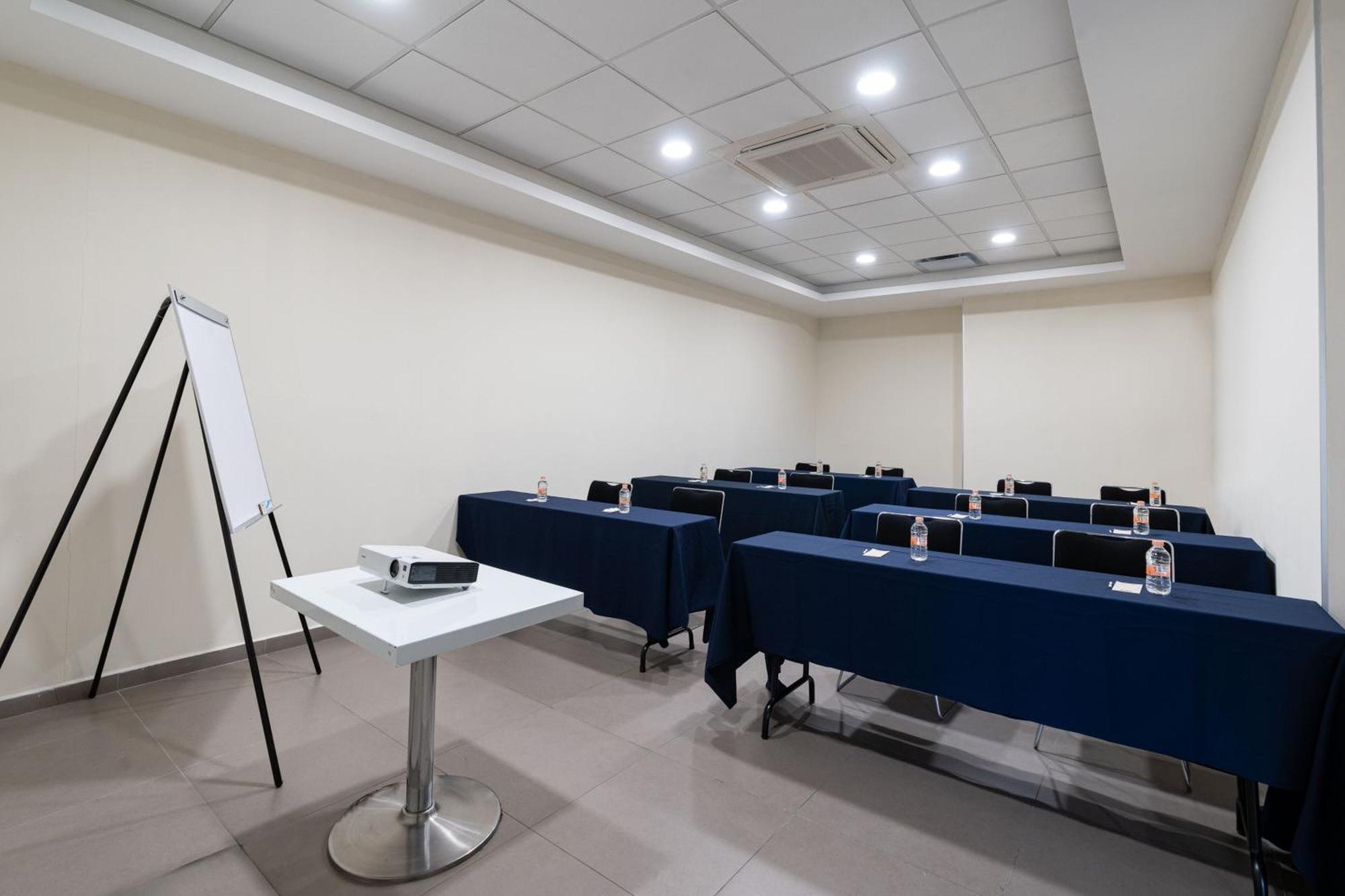 City Express Junior By Marriott Aguascalientes Centro Esterno foto