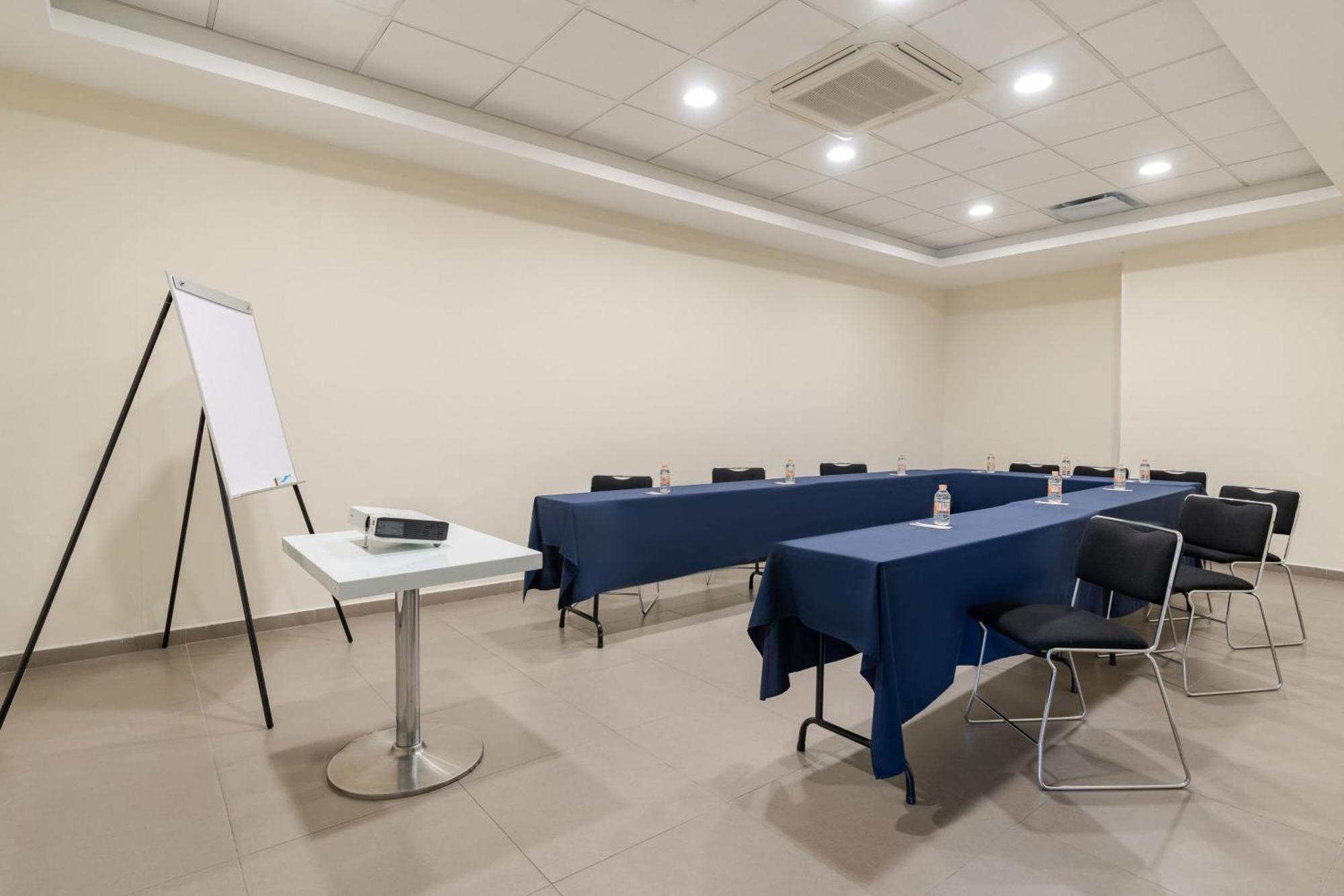 City Express Junior By Marriott Aguascalientes Centro Esterno foto