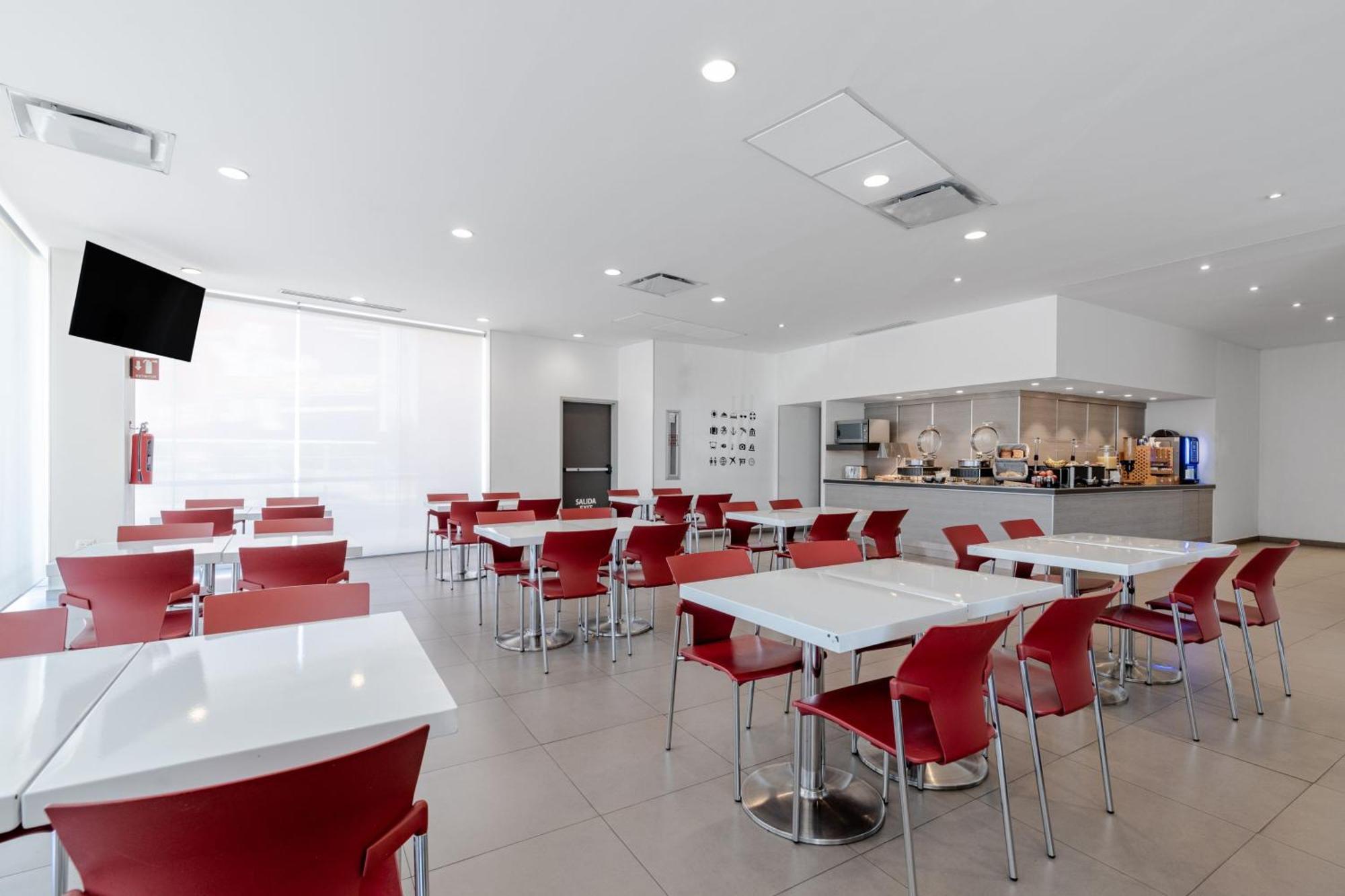City Express Junior By Marriott Aguascalientes Centro Esterno foto