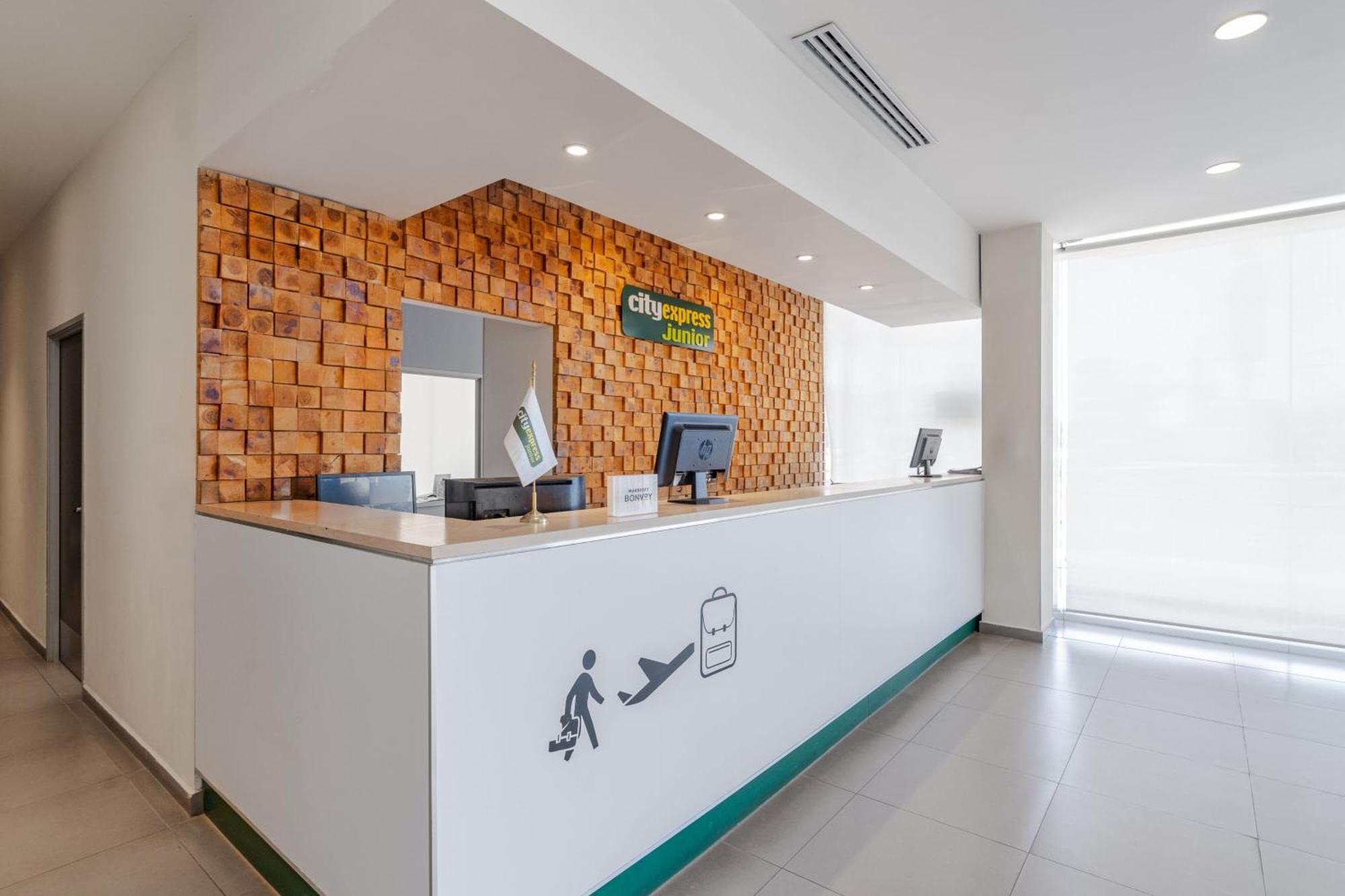 City Express Junior By Marriott Aguascalientes Centro Esterno foto