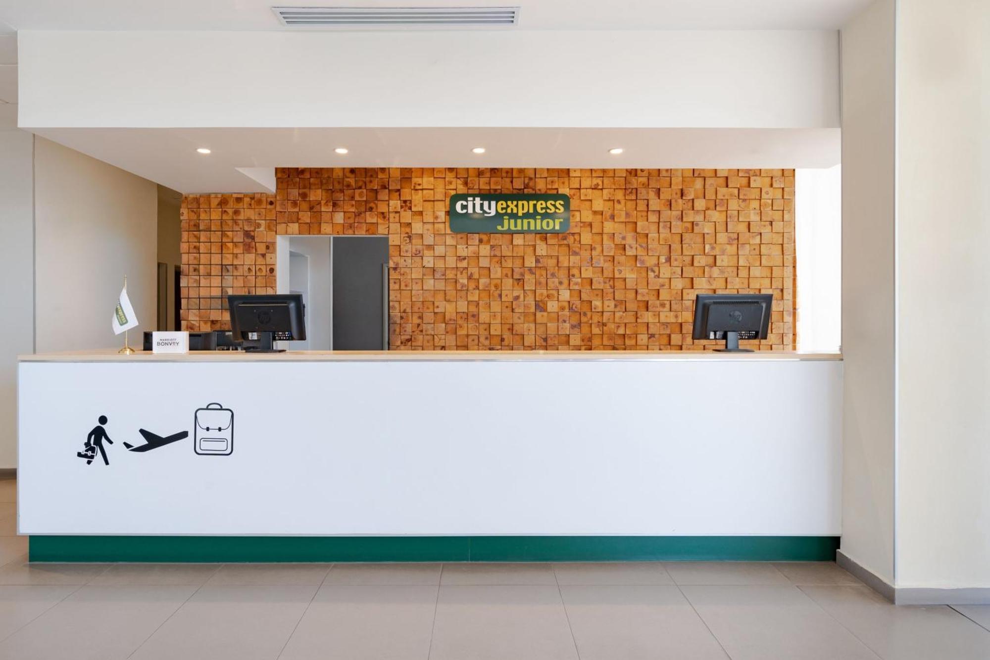 City Express Junior By Marriott Aguascalientes Centro Esterno foto