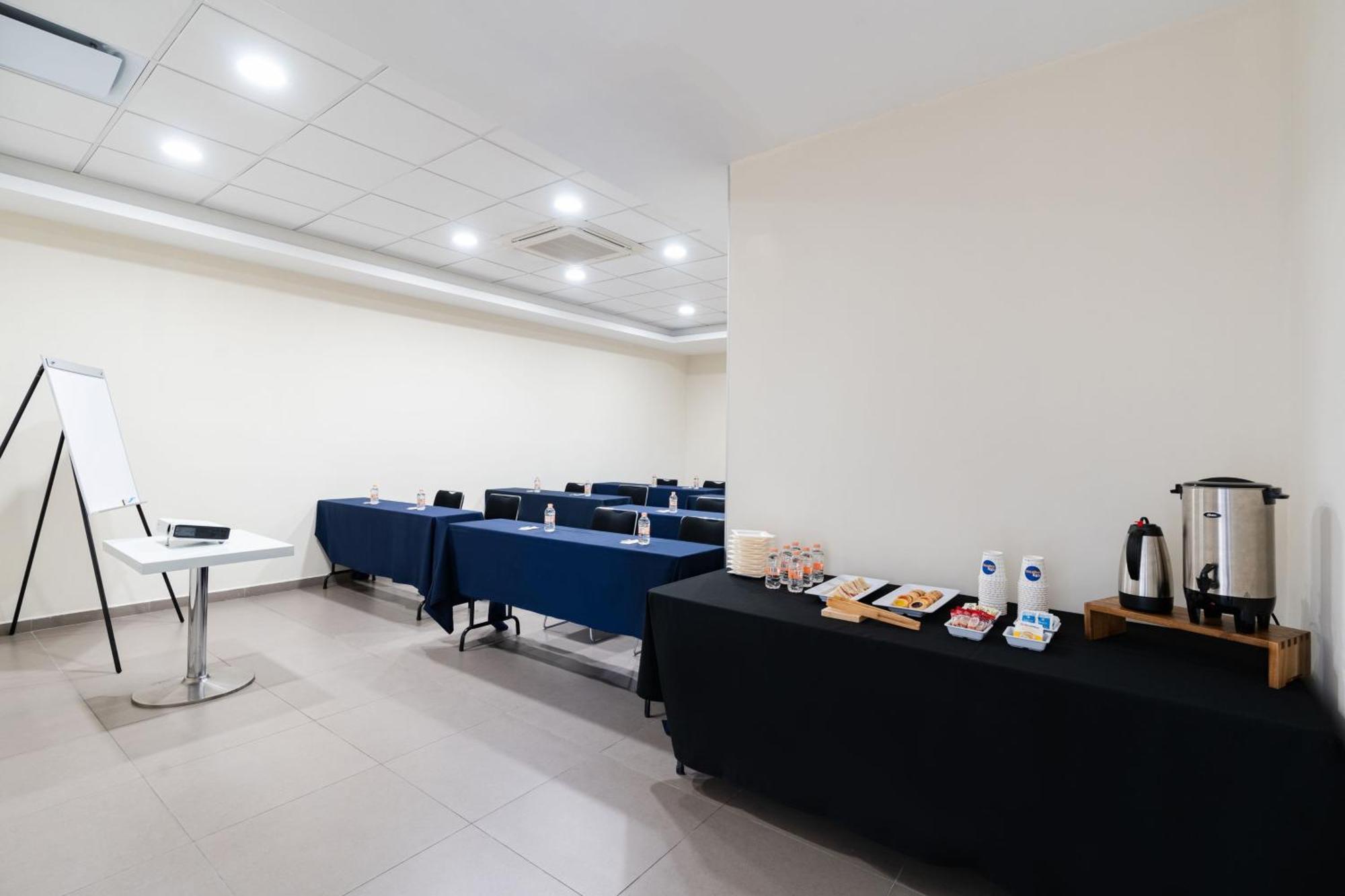 City Express Junior By Marriott Aguascalientes Centro Esterno foto