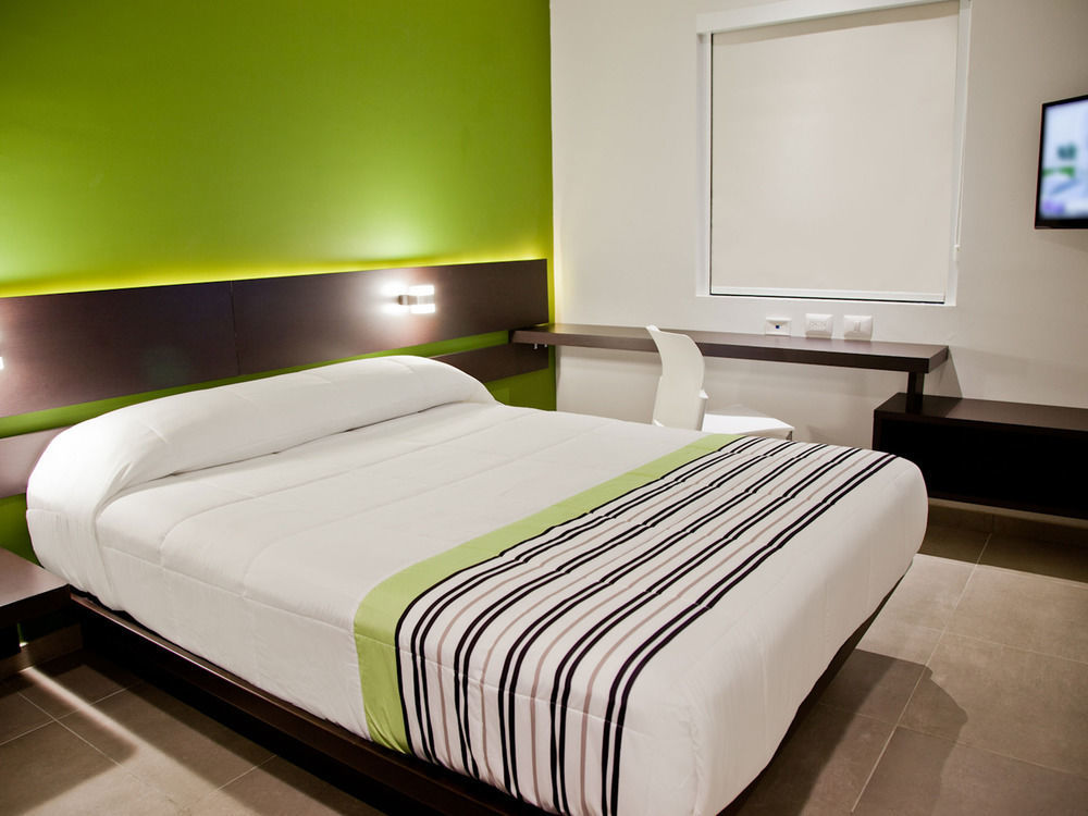 City Express Junior By Marriott Aguascalientes Centro Esterno foto