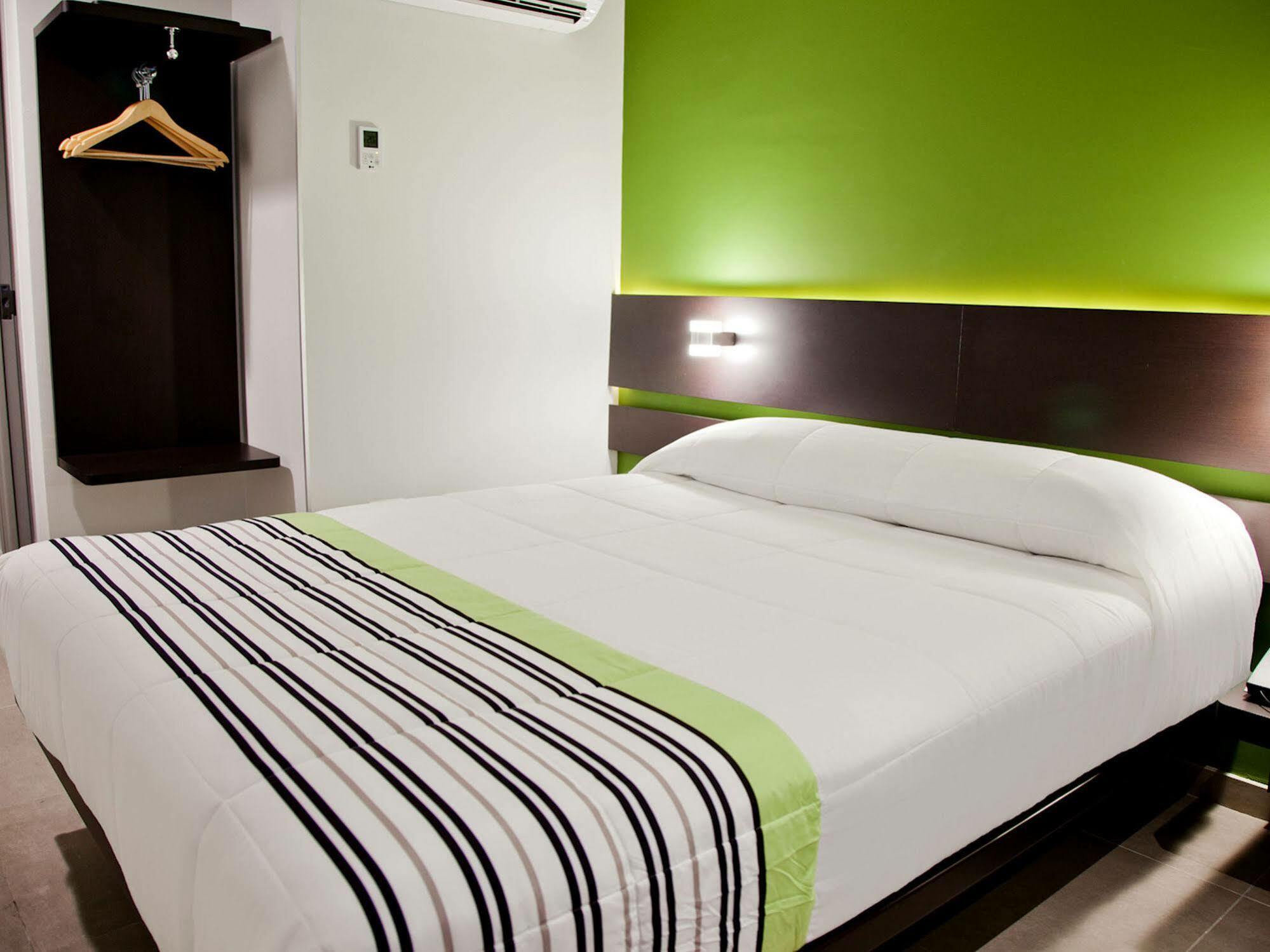 City Express Junior By Marriott Aguascalientes Centro Esterno foto
